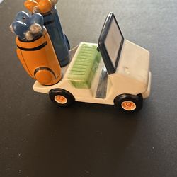 Golf Cart w bags salt and pepper shakers 