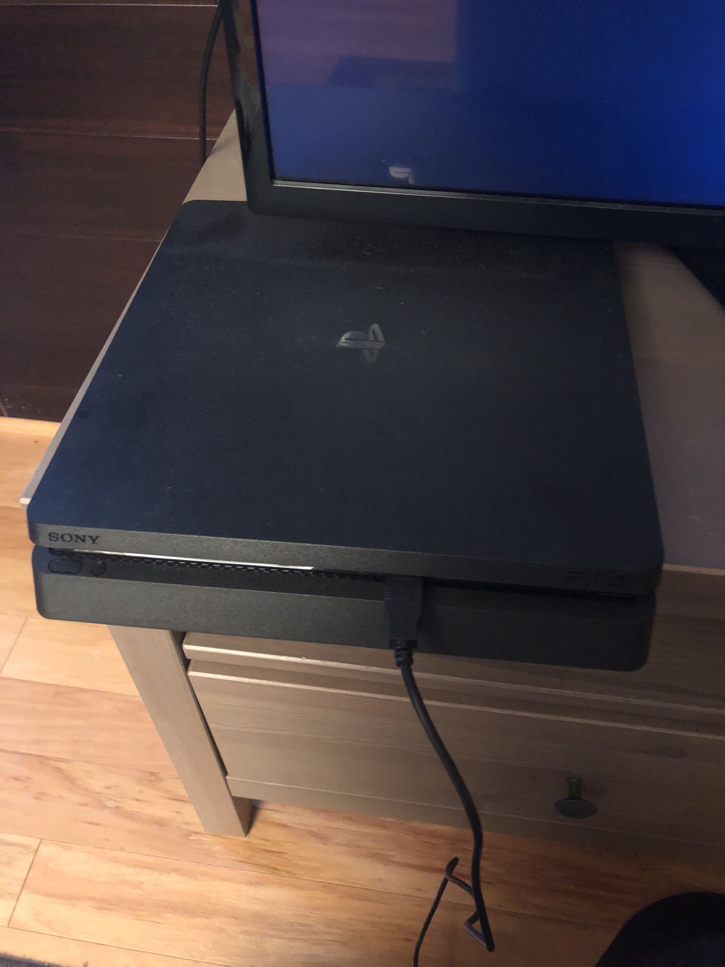 PS4 500 GB with three games
