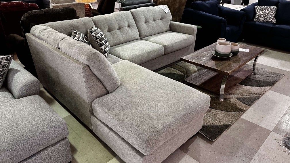 AP🎉 2 Piece Sectional Couch With Chaise// Financing & Delivery Available
