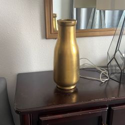 gold vase