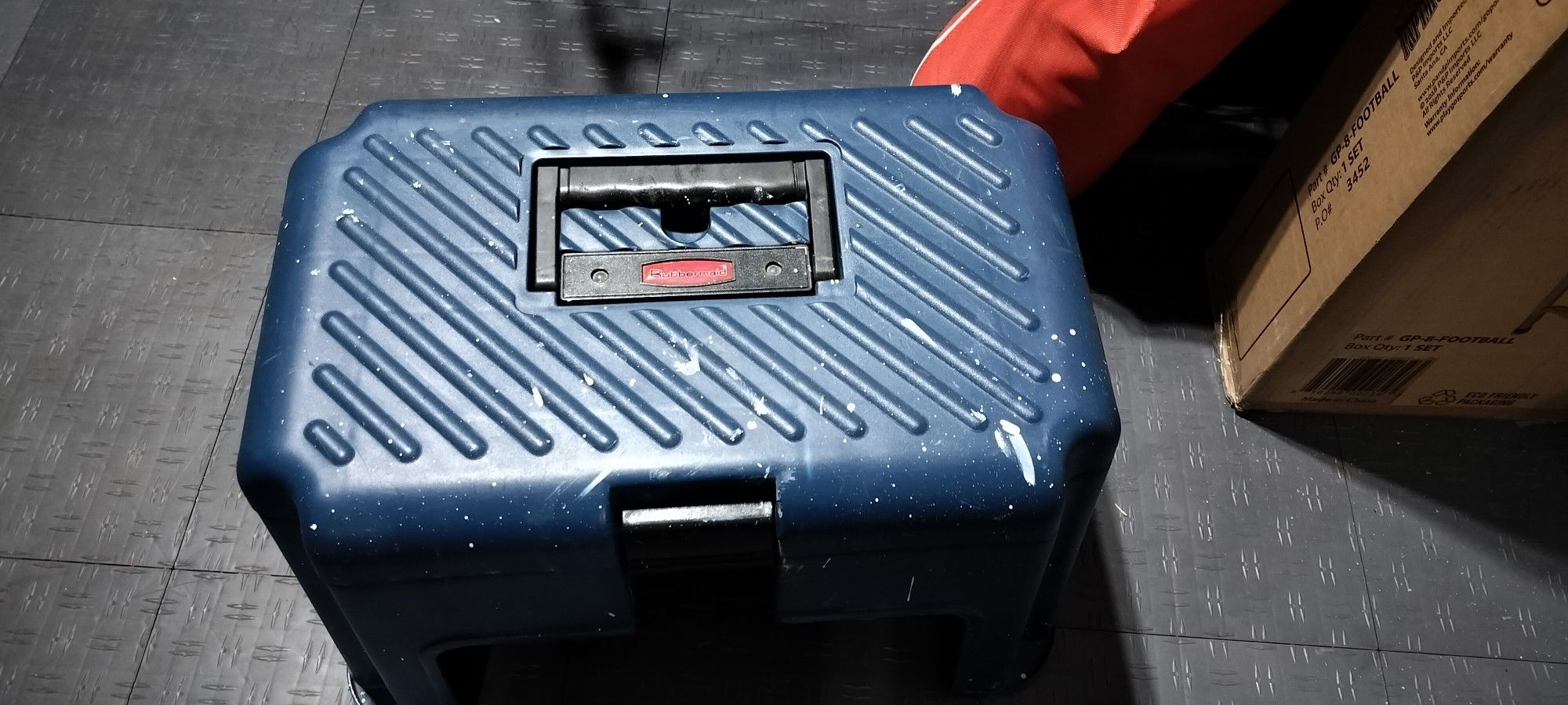 Rubbermaid stool with tool storage 