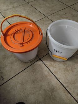 $20 Plano 700 bait bucket 2 piece