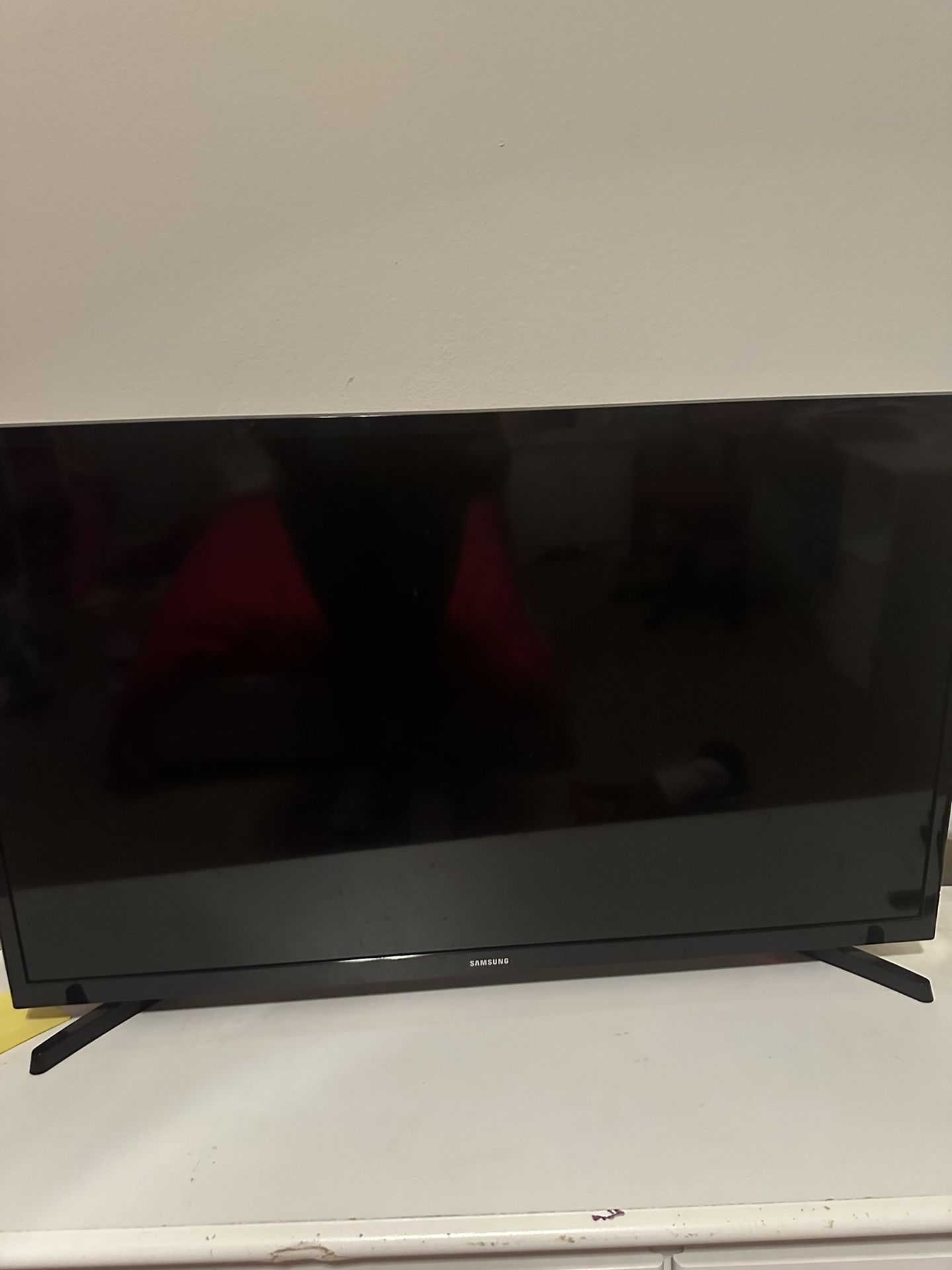 Samsung Electronics UN32J4001 32" Class 720p HD LED TV