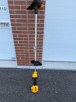 Dewalt 20v weed eater only in perfect working condition. No battery no charger.