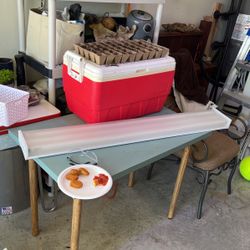 Fluorescent Light Fixture