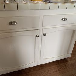 Kitchen Cupboards, Pulls And Knobs