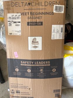 NEW SEALED Delta Children Sweet Beginnings Bassinet