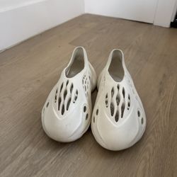 YEEZY FOAM RNR