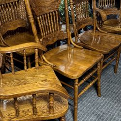 (6) Solid Oak Wood Pressback Dining Chairs. Delivery Available 🚚.