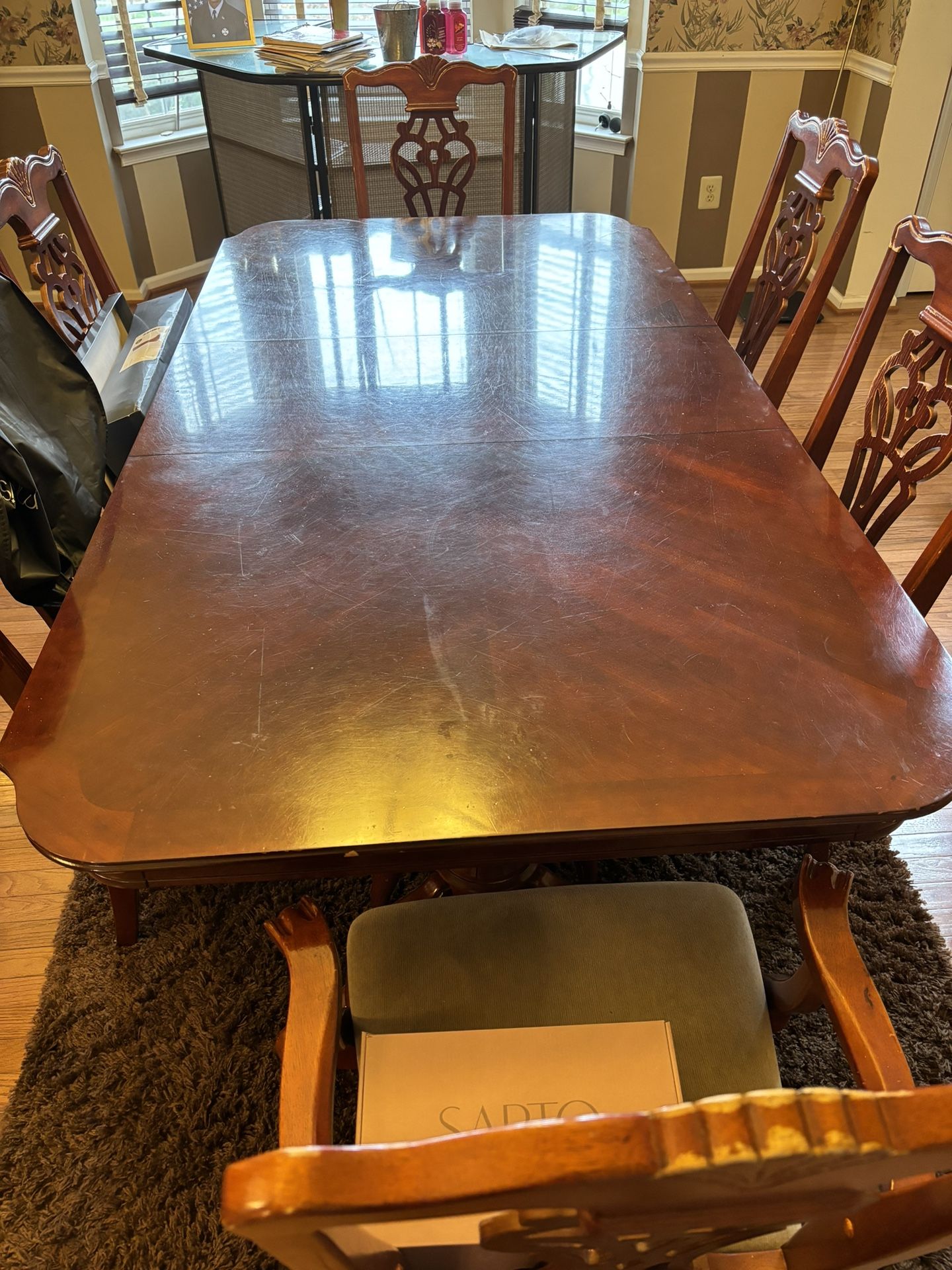 Dining Room Table and 6 chairs