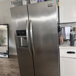 Frigidaire Refrigerator 