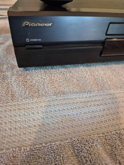 PIONEER dvd/cd player. DV-341 working remote.