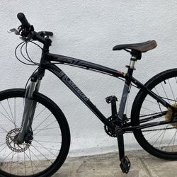 Specialized Hardrock Mountain Bike. Disc Brakes  17 Inch Frame 