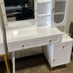 Vanity With Led Lights 