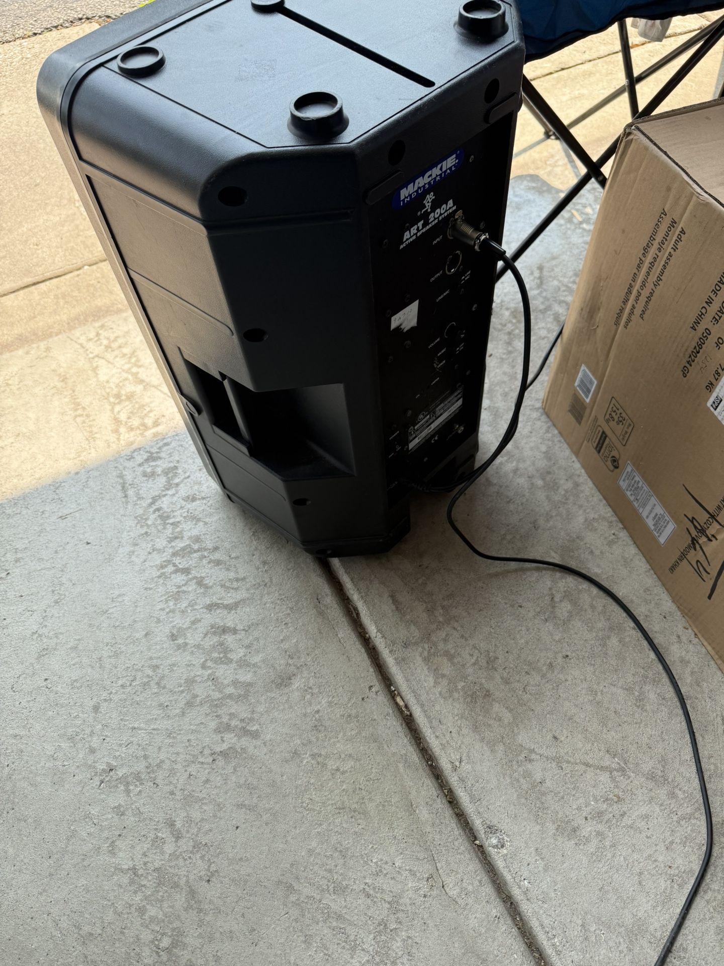 Mackie loud Speaker PA System