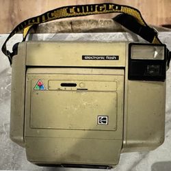 Vintage Kodak Kodamatic HS144-10 Uses Instant Color Film Electronic Flash Camera