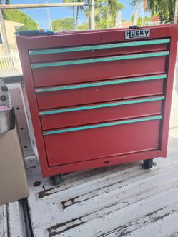 Husky toolbox with wheels
