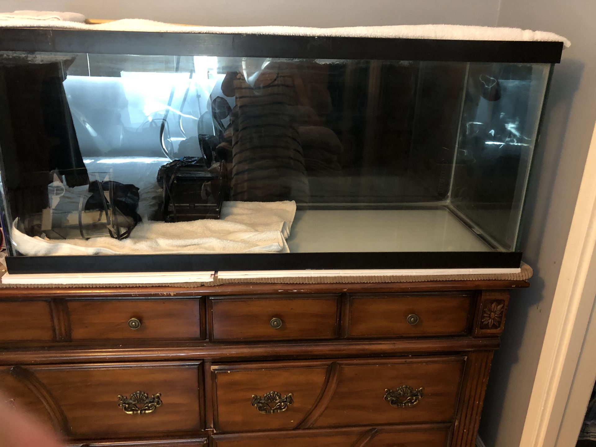 100 gallons aquarium and dresser with filter