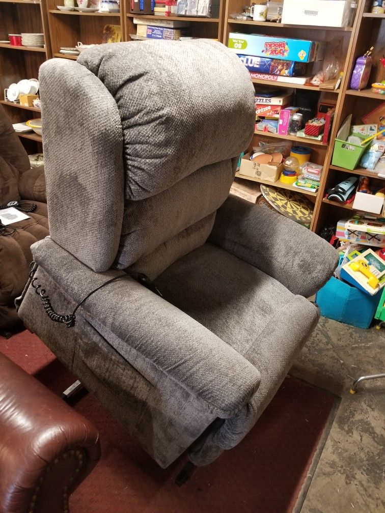 Gray Ultracomfort Power Lift Recliner