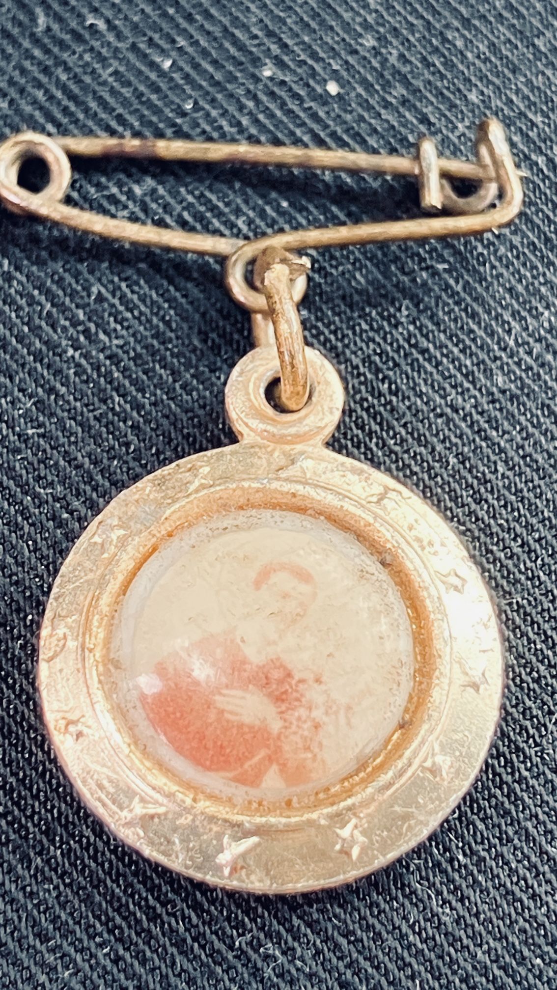 religious pin, specifically a "reliquia" (relic) pin dedicated to Saint Gerard Majella
