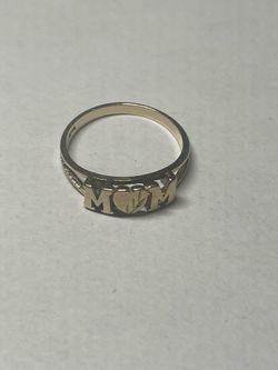 10 k gold “mom” ring 2 grams size 8
