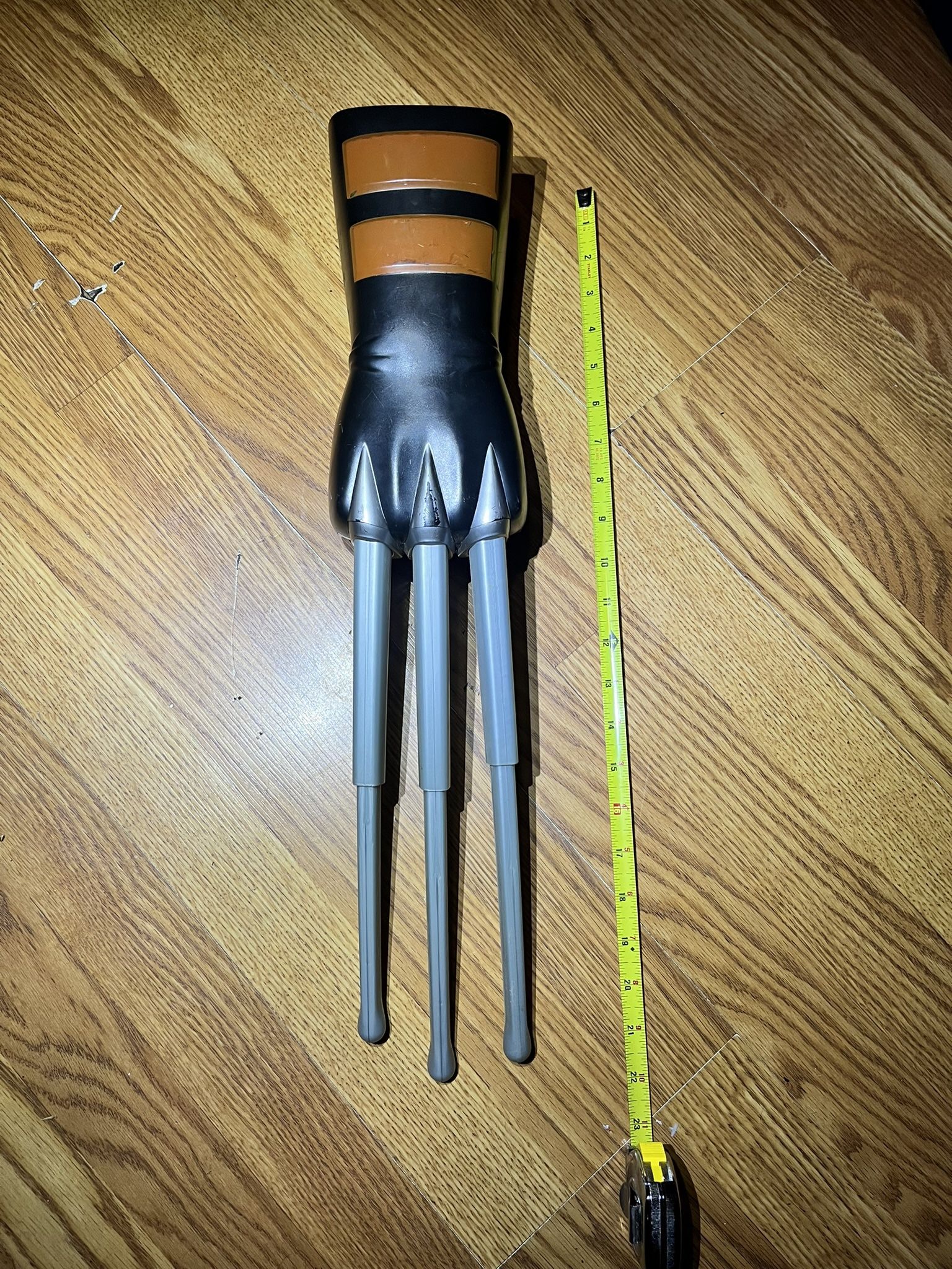 Hasbro Marvel Wolverine Extendable Claw Hand X-Men 2008