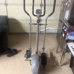 Sunny Health & Fitness Magnetic Elliptical trainer