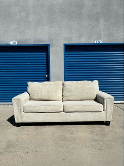 Beige Couch 🛻Delivery Available🛻