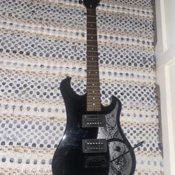 BLACK ELECTRIC GUITAR FIRST ACT ME685