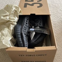 Yeezy 350 Cmpct