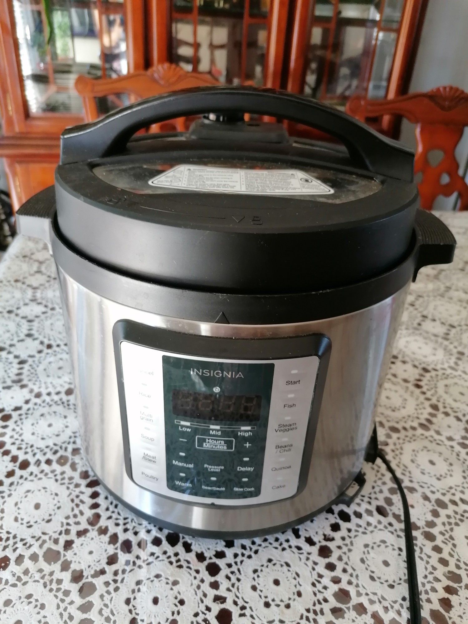 Stainless steel Insignia pressure cooker model NS MC 60SS8