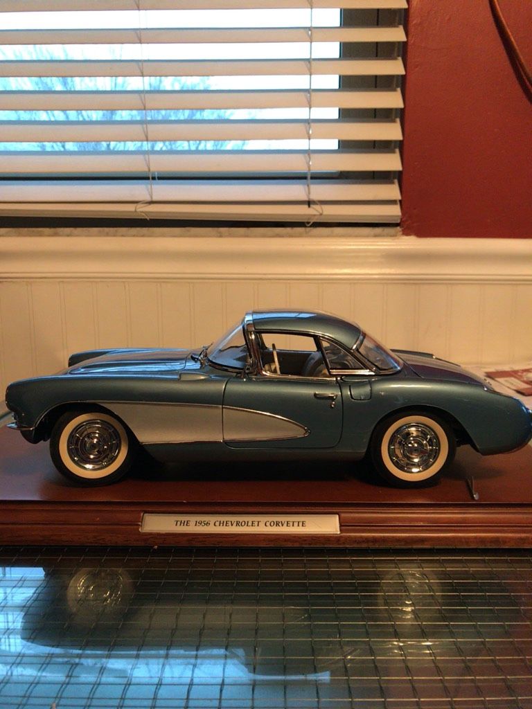Danbury Mint 1:12 scale 1956 corvette convertible with hardtop