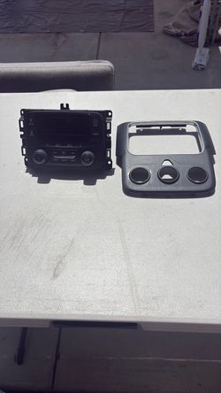 Car Radio Head Unit with Dash Trim Panel