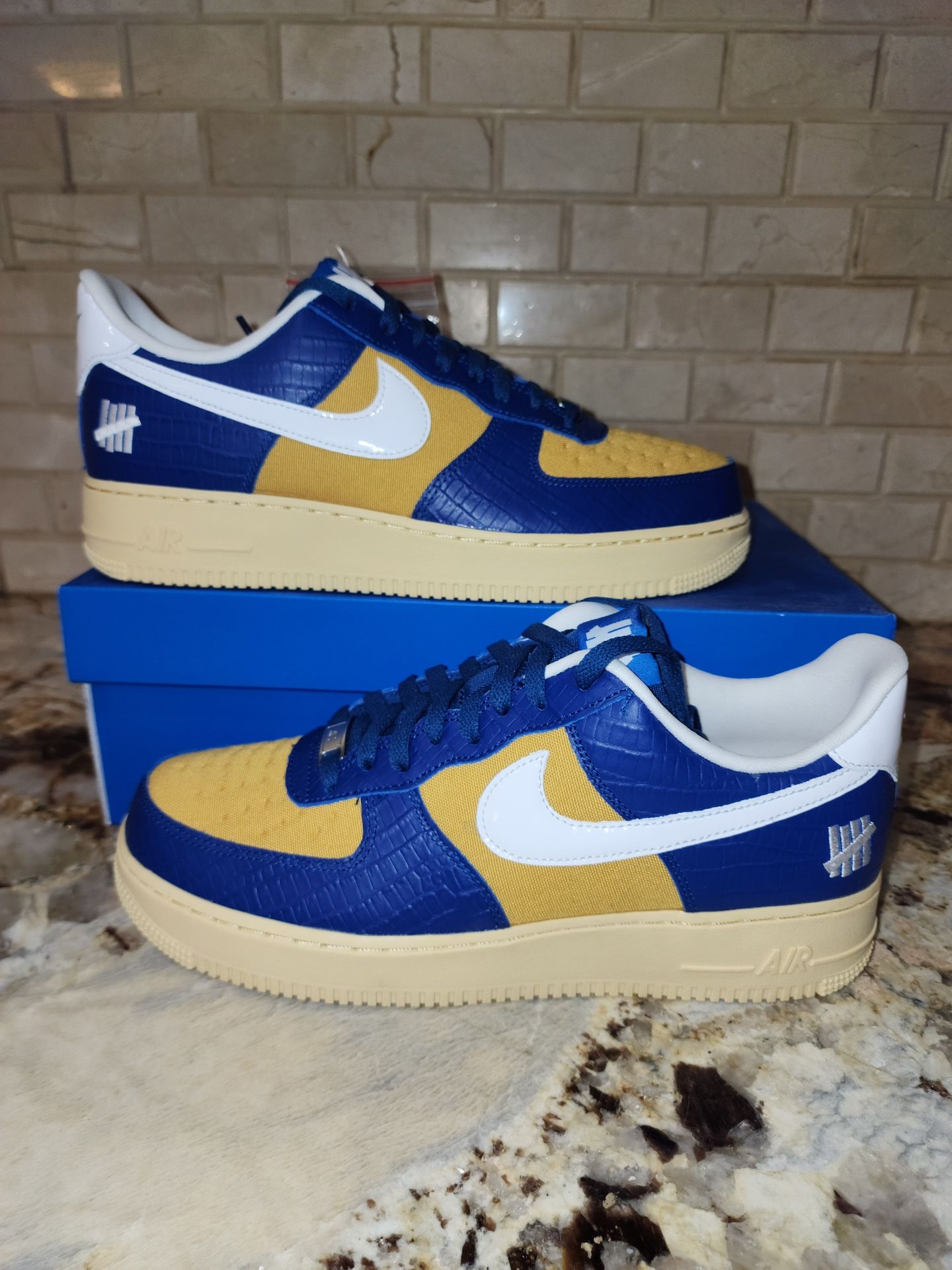Undefeated x Nike Air Force Low Blue Yellow Croc DM8462 400