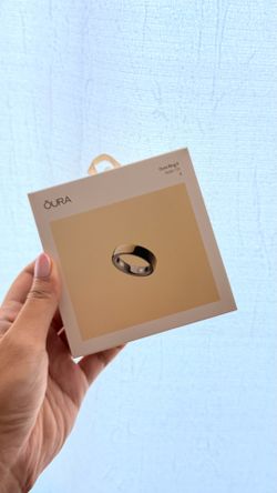 Oura Ring 5  (size 8 / gold)