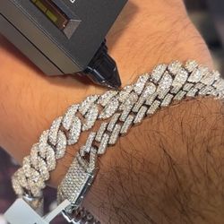 VVS1 Clarity Diamond Bracelet 