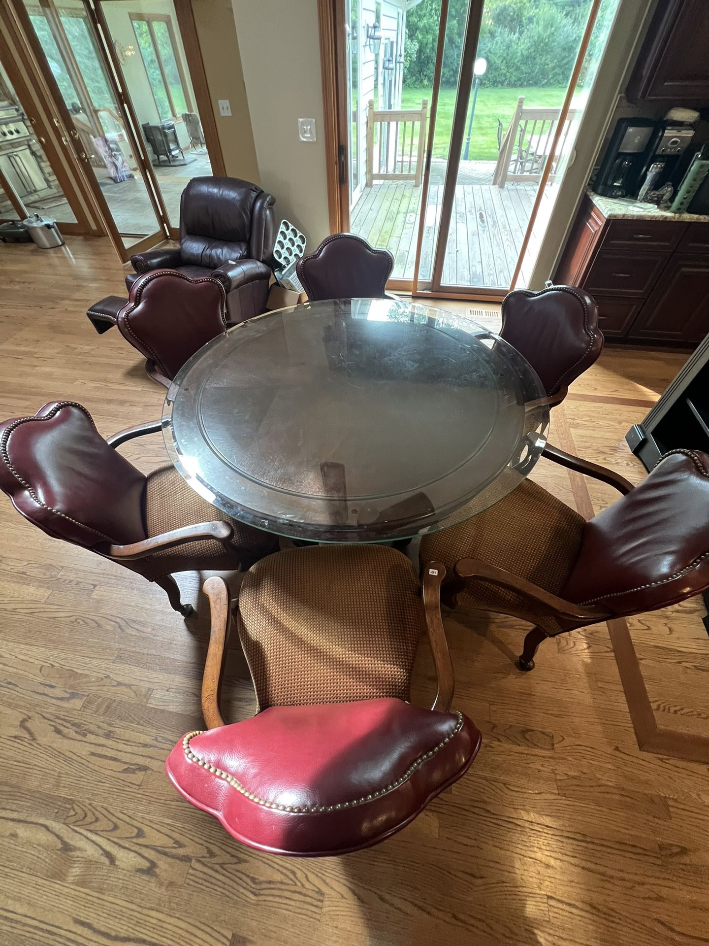 Round Dining Table With 6 Chairs