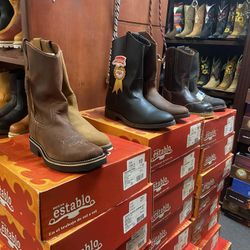 Botas,botines y Zapatos de piel para trabajar marca Establo