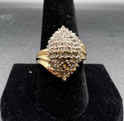 Luxurious 10K Gold Ring with 0.80ct Diamonds – 9.2g