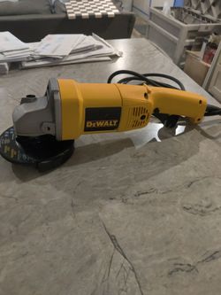 DeWalt DW831 5 inch Medium Angle Grinder