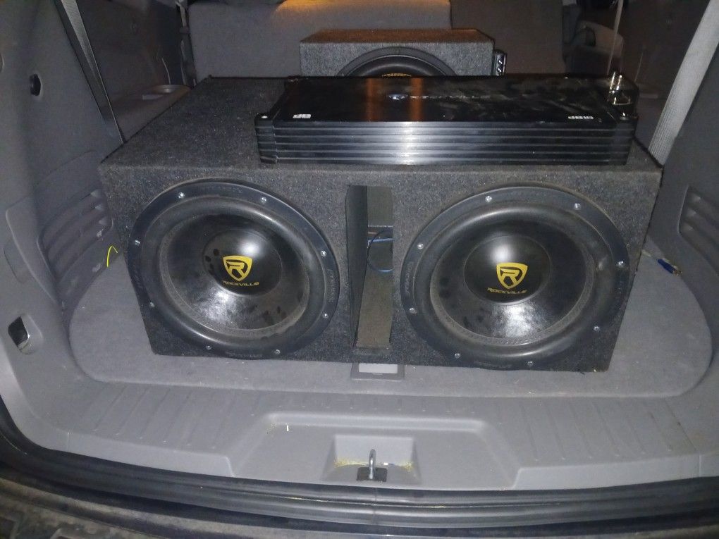 2 12 Rockville Subwoofers & Matching Amp