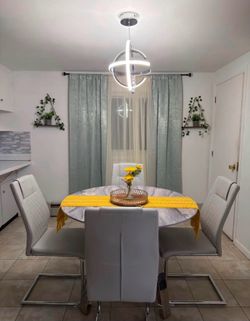 Dining room 4 chairs