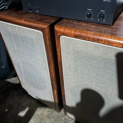 Large ADVENT Bullnose Speakers