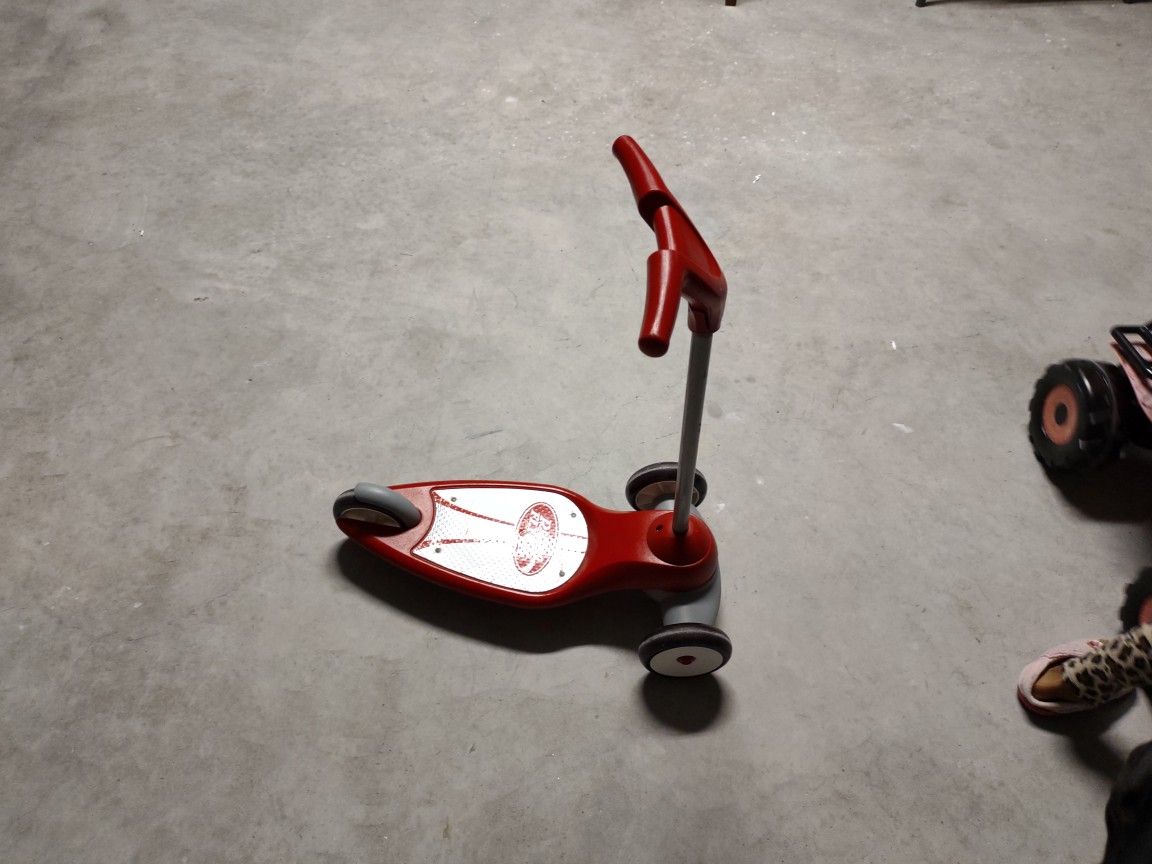 Kids Plastic Red Radio Flyer Scooter