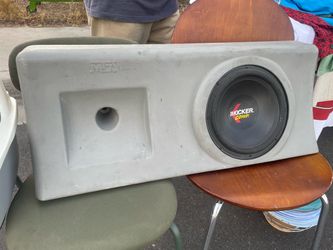 Kicker Comp Subwoofer in MTX Enclosure