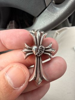 CH Small Vine Heart Cross