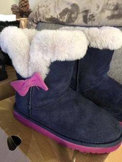 Ugg boots for little girl ( sizes 3 )