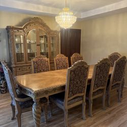 Formal Dinning Room 