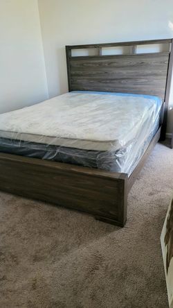 NEW QUEEN-SIZE PILLOW TOP MATTRESS AND BOX SPRING 🆕️
