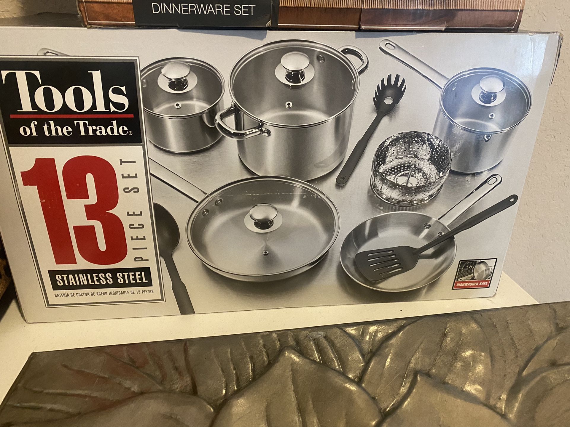 Brand New 13 piece Cook Set